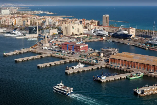 Łodzie w doku w Barcelonie — Zdjęcie stockowe