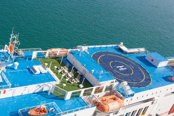 Overhead view of helipad of a ship, Barcelona, Catalonia, Spain — Stock Photo, Image