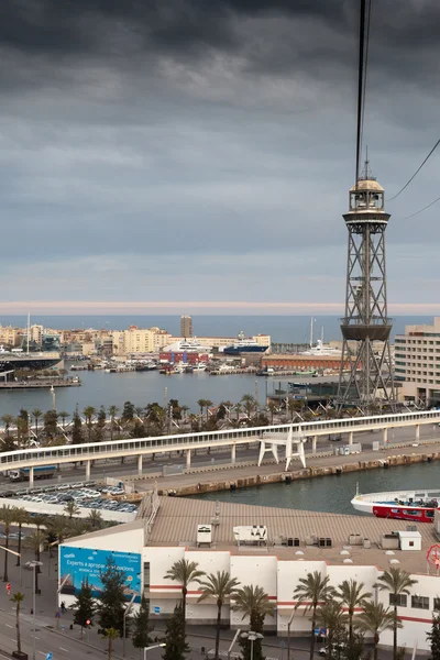 バルセロナ, スペインの港を見下ろすケーブルカー — ストック写真