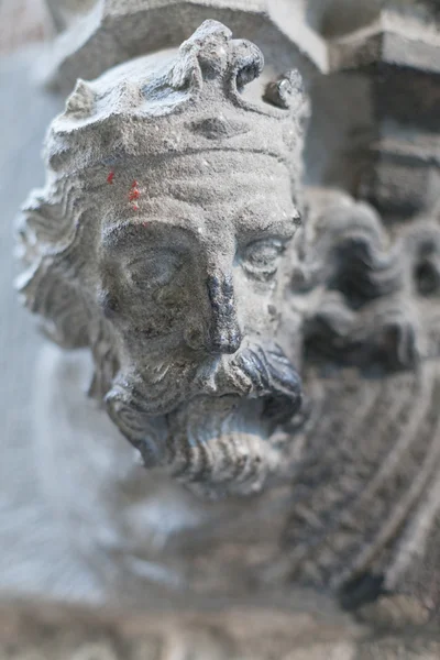 Close-up de uma escultura de santo religioso, Barcelona, Catalunha, Espanha — Fotografia de Stock