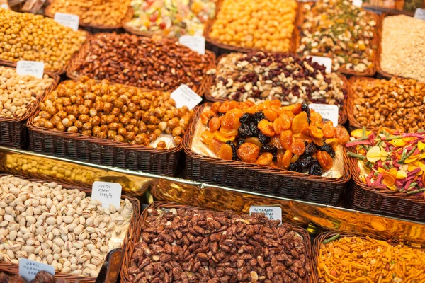 Display of dry fruits for sale at a market, La Boqueria Market, Barcelona, Catalonia, Spain — Stock Photo, Image