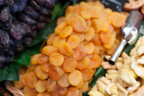 Dried apricot for sale at a market stall, La Boqueria Market, Barcelona, Catalonia, Spain — Stock Photo, Image