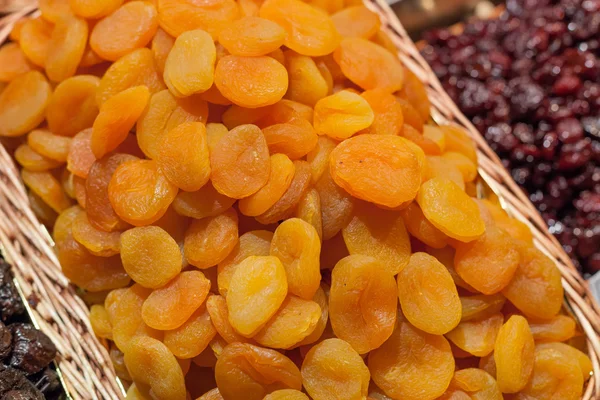 Dried apricots for sale at a market stall — Stock Photo, Image