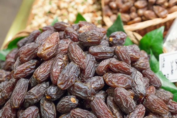 Dates on sale at a market stall — Stock Photo, Image