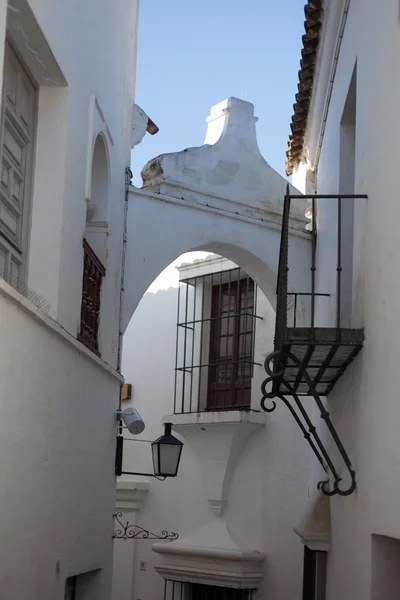 Balkons in smalle straat — Stockfoto