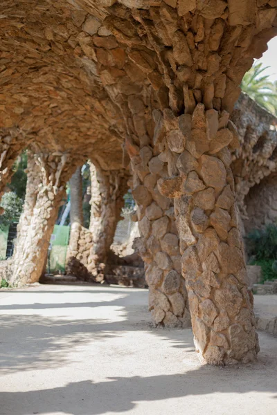 Passaggio a volta nel parco Guell — Foto Stock