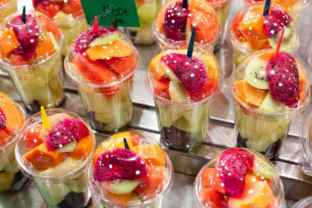 Packed fruits for sale at market — Stock Photo © Bruno135 67394695