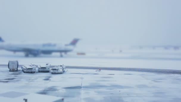 Vinter på flygplatsen — Stockvideo