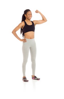 Güçlü Model kol curl gösterir