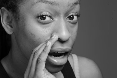 Konuşmak veya sesle bağırarak model