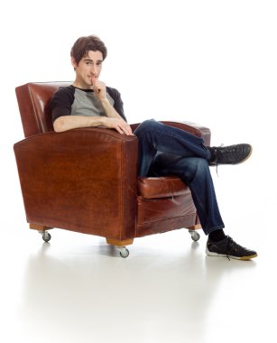 Gergin ısırma çivi model