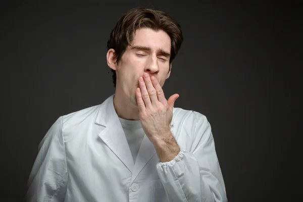 Modelo cansado e bocejo — Fotografia de Stock