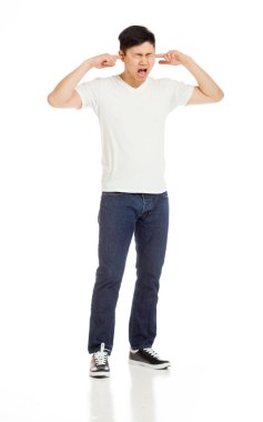 Parmak tarafından kulakları tıkalı modeli