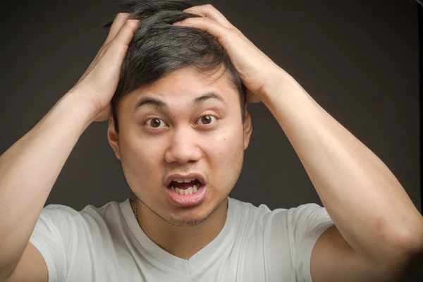 Modello stressato tirando i capelli — Foto Stock