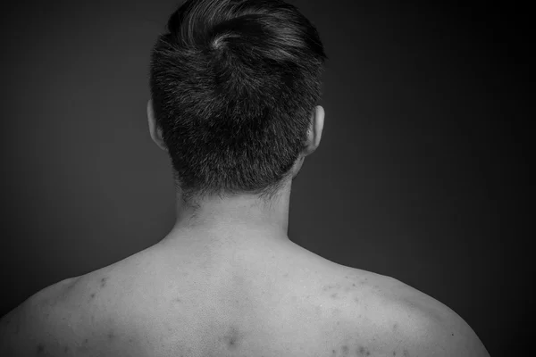 Modelo mostrando su espalda —  Fotos de Stock