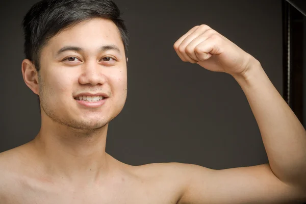 Model with strength arm curl — Stock Photo, Image