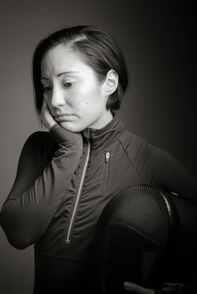 Feminino esgrimista olhar triste — Fotografia de Stock