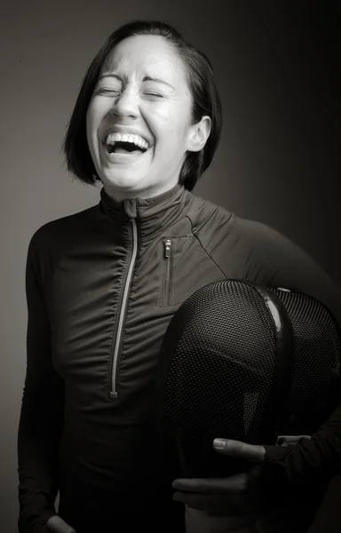 Kadın fencer gülüyor — Stok fotoğraf