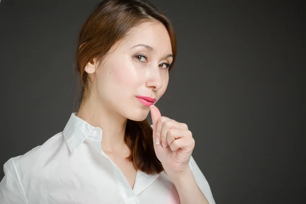 Modelo nervioso morder las uñas — Foto de Stock