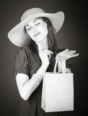 Çene altında el ile modeli düşünme