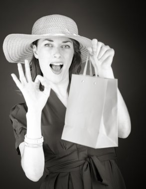 modeli el ok işareti