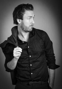 yakışıklı bir adam uzakta arıyorsunuz