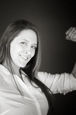 Güçlü model kol curl ile