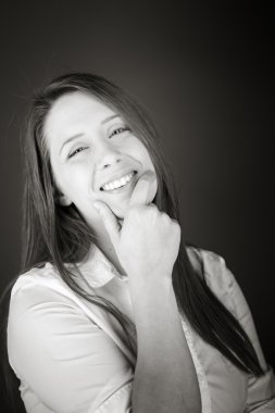 Çene altında el ile modeli düşünme