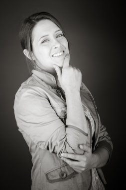 Çene altında el ile modeli düşünme