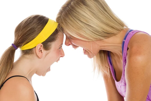 Moeder en dochter schreeuwen om elkaar — Stockfoto
