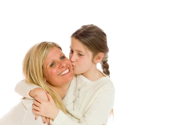 Feliz mãe e filha beijando — Fotografia de Stock