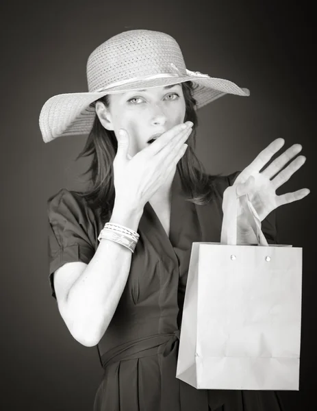 Modello che copre bocca a mano — Foto Stock