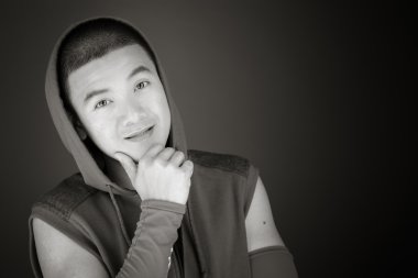 Çene altında el ile modeli düşünme