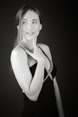 Çene altında el ile modeli düşünme