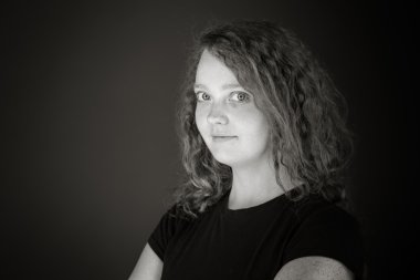 Mutlu modeli gülümseyen