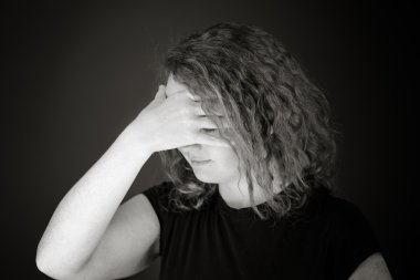 Utanç gizleme yüz el model