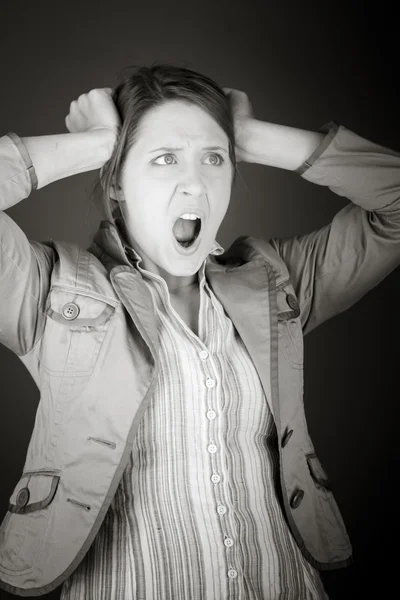 Modello stressato tirando i capelli — Foto Stock