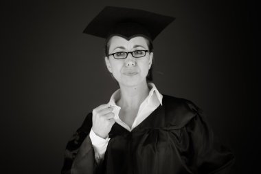 Bir yumruk gösteren model