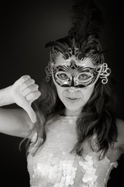 başparmak aşağı gösteren olumsuz model