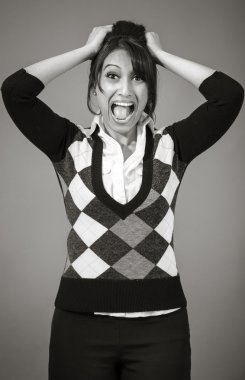 Saç çekerek işkadını vurguladı