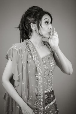 Model arama ve bağırarak