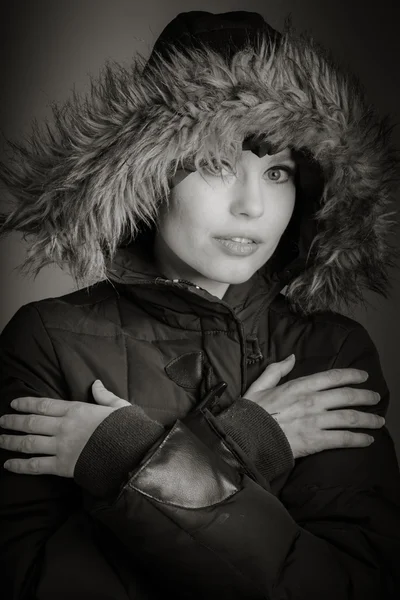 Vrouw in warme kleren — Stockfoto