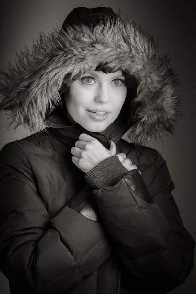Donna in abiti caldi — Foto Stock