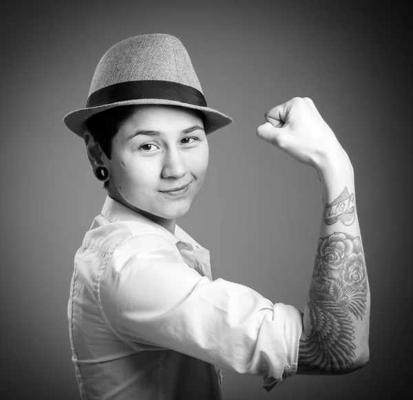 Woman showing her biceps — Stock Photo, Image