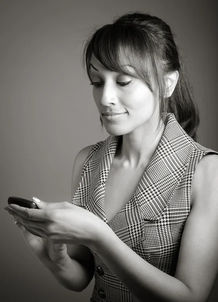 Model using mobile phone — Stock Photo, Image