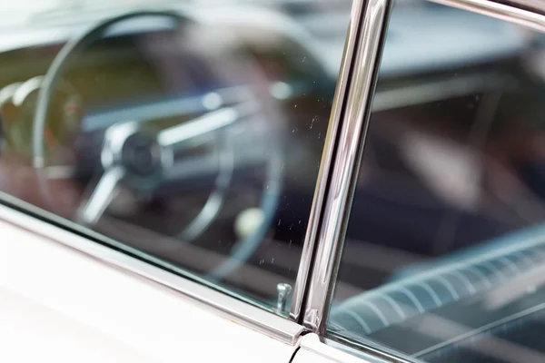 Car door lock pin of a vintage car — Stock Photo, Image