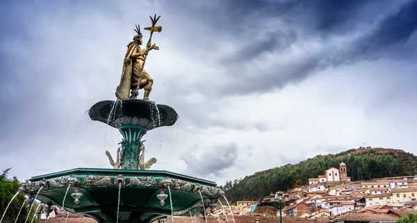 Standbeeld in Plaza de Armas — Stockfoto