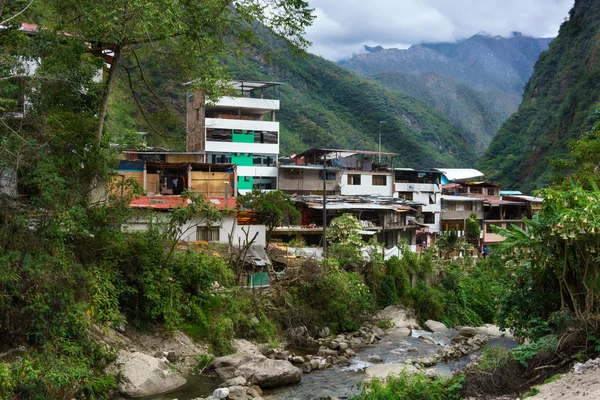 Pueblo de Aguas Calientes en la Cordillera de los Andes — Foto de Stock