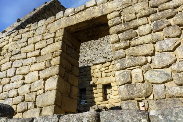 Passagem estreita em Macchu Picchu — Fotografia de Stock