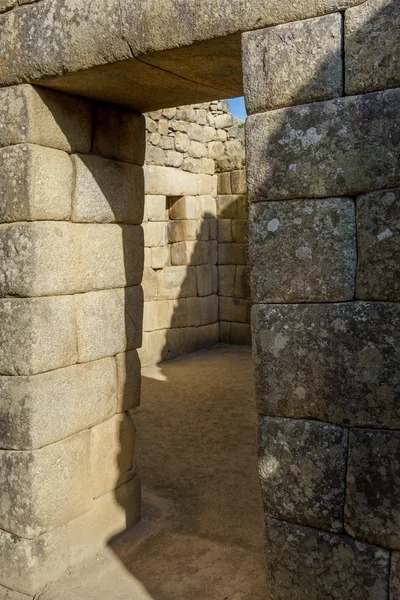 Trång passage på Macchu Picchu — Stockfoto